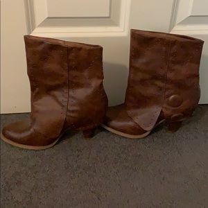 Brown boots women’s size 8